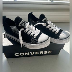 Girls Converse Shoreline sneakers New In Box